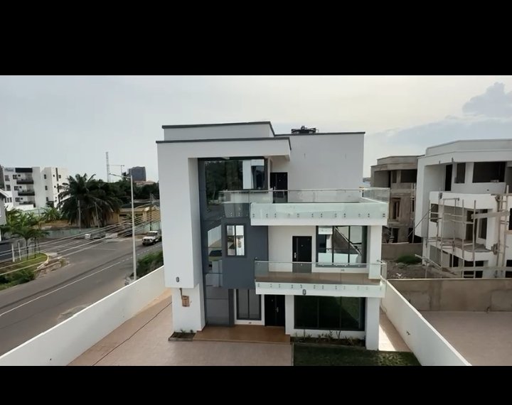 A luxurious 4-bedroom all-ensuite, three-storey house