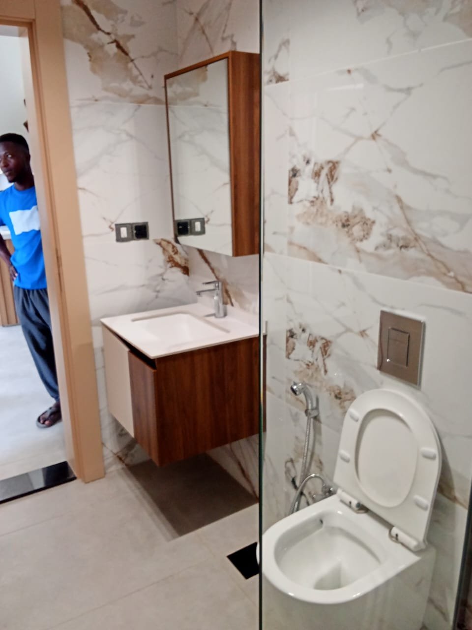 2 bedroom apartment - Image 4