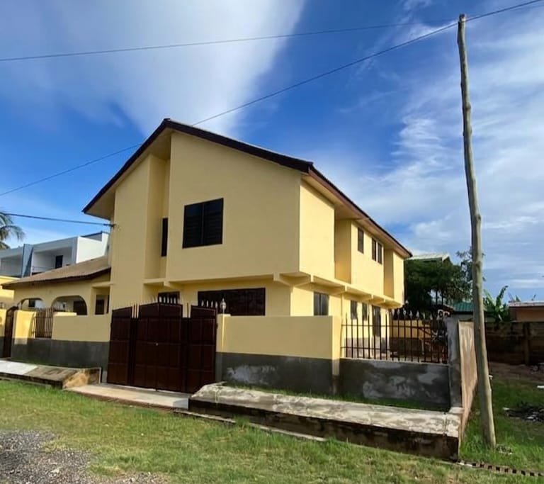 Beautiful 5 bedroom house - Image 4