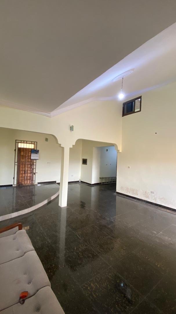 Beautiful 5 bedroom house - Image 3