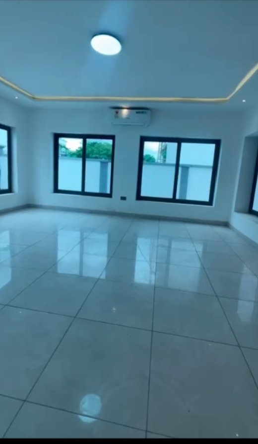 Luxurious 5 bedroom house - Image 8